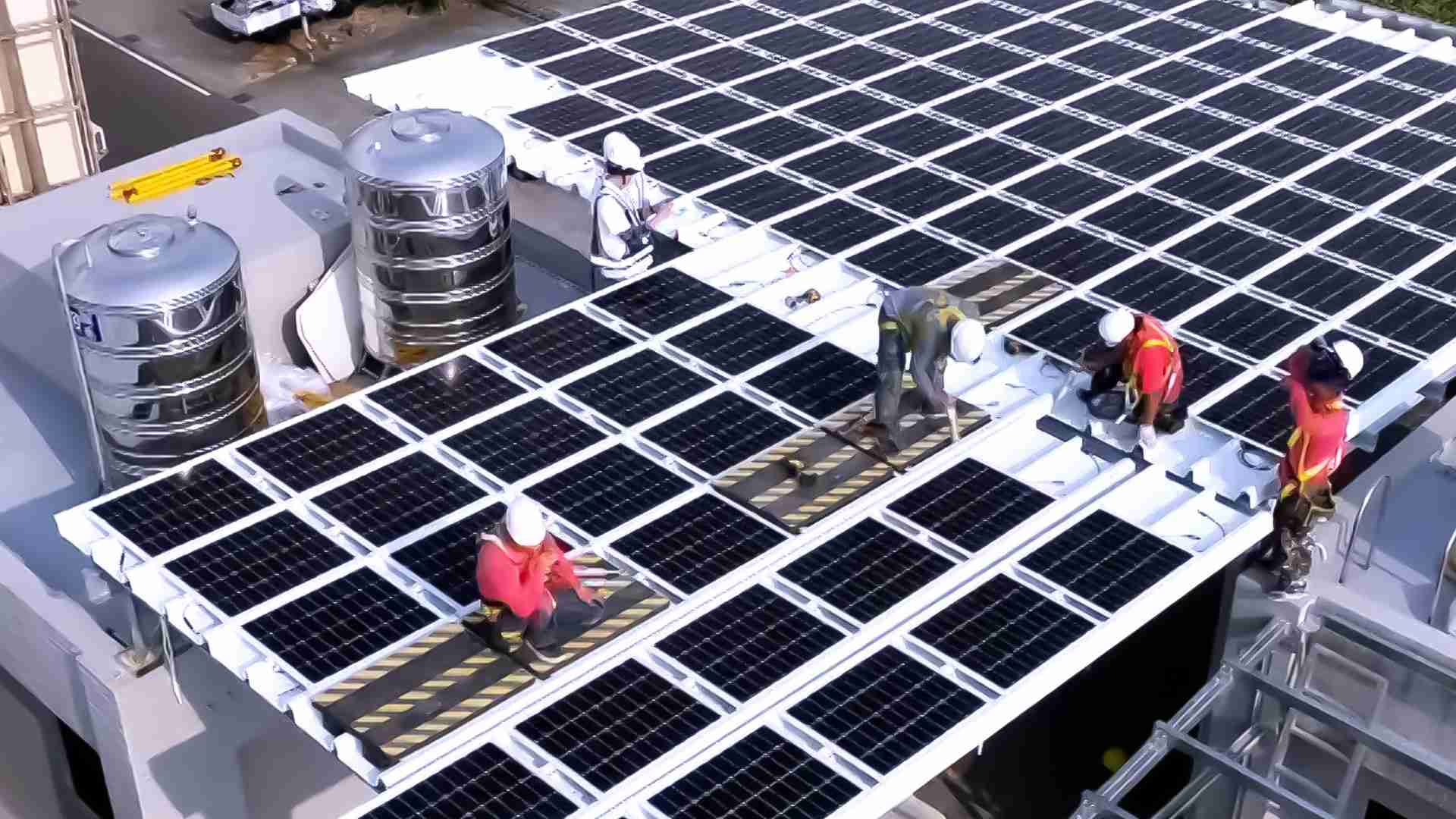 口袋牛店着力于替代能源之技术研发，，，，如光电浪板的相关制程、、、、设备与产品，，，，其中所开发之光电整合型浪板，，减少传统金属支架安装，，更提升耐候度，，，可广泛运用于多元场域，，并辅助建筑达到净零碳排目标